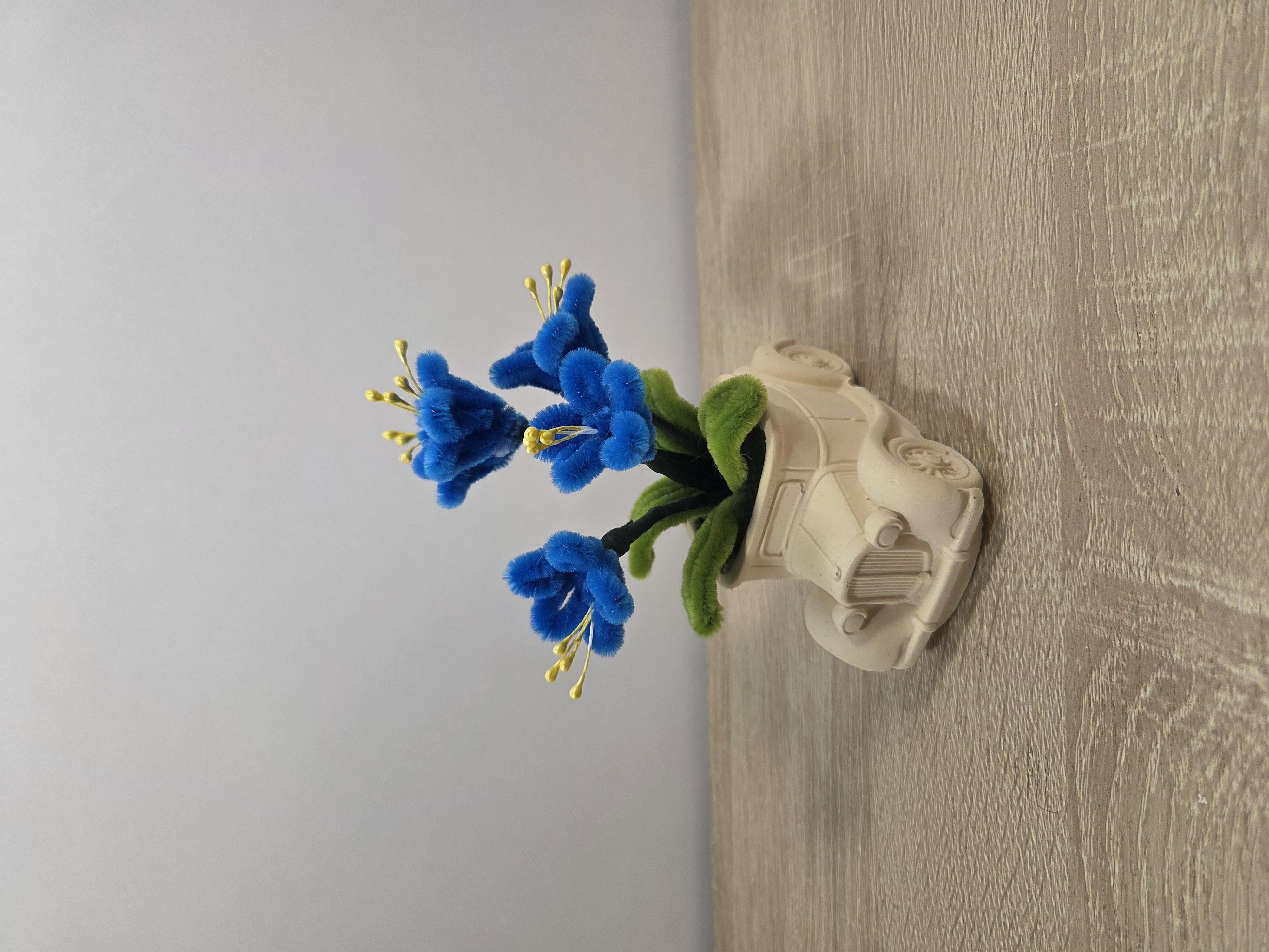 Květináč Autíčko